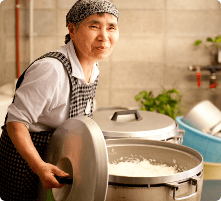 ご飯場・板野さんが心を込めて炊き上げる蛍米