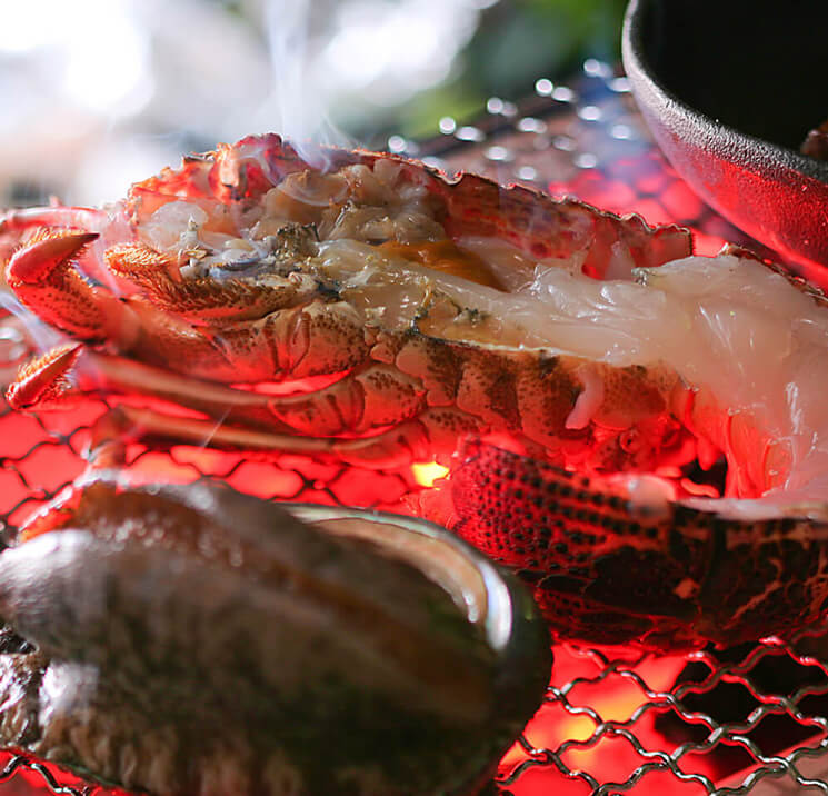 北陸の天然素材を、贅沢に炭火焼で。