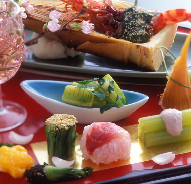 目と舌で味わう、彩り豊かな懐石メニュー。