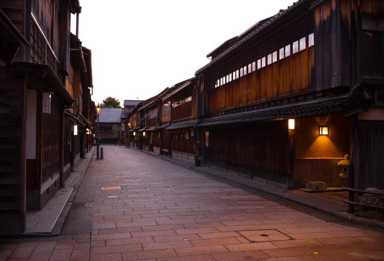 �Ђ��������X�ŐH�ו����𖞋i�I�l�C�X�C�[�c6�I�~��i�����`4�I�����Љ�