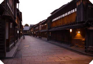 ひがし茶屋街で食べ歩きを満喫!人気スイーツ6選×絶品ランチ4選をご紹介